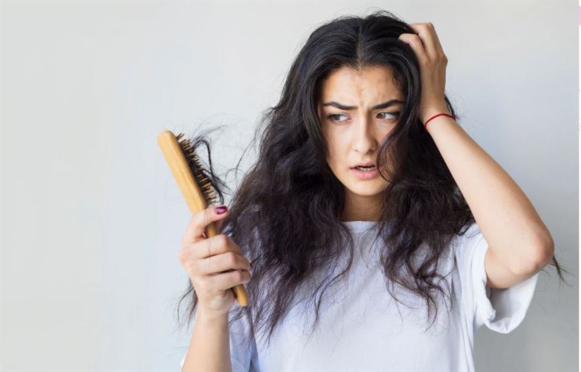 શું તમારે વાળને ઝડપથી લાંબા કરવા છે?શું વાળ ખરે છે?તો અપનાવો આ ઘરેલું ટીપ્સ..' આ એક ઉપચારને આ 3