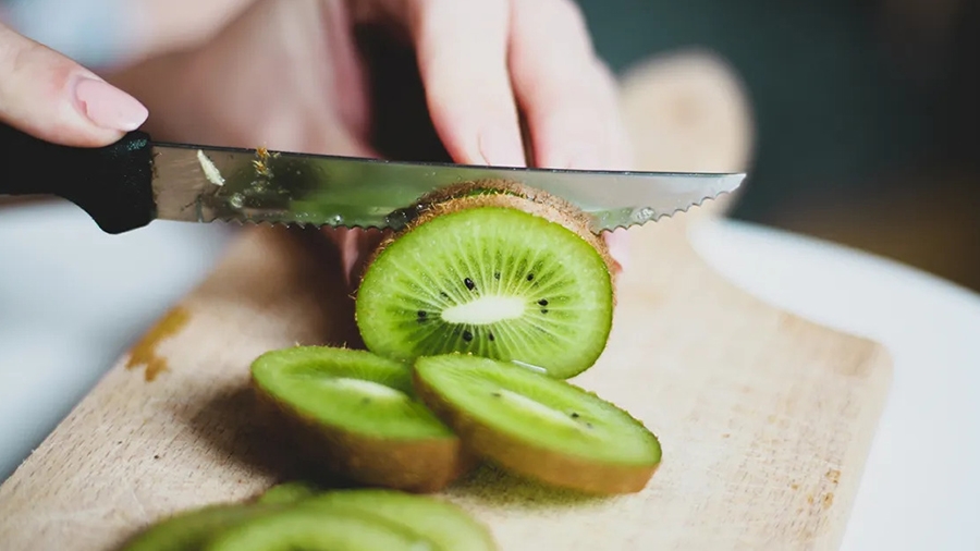 Kiwiના આટલા બધા ફાયદા જાણીને તમે પણ કહેશો - 'શું વાત છે', જાણો દરરોજ આ ફળો કેટલા ખાવા જોઈએ