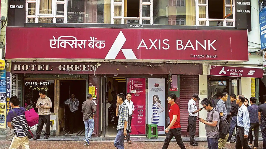 Axis bankના ગ્રાહકોને મોટો ફટકો : 1 જૂનથી ખિસ્સા ખાલી કરવા રહો તૈયાર, આ સેવાઓ પર ચૂકવવો પડશે વધ