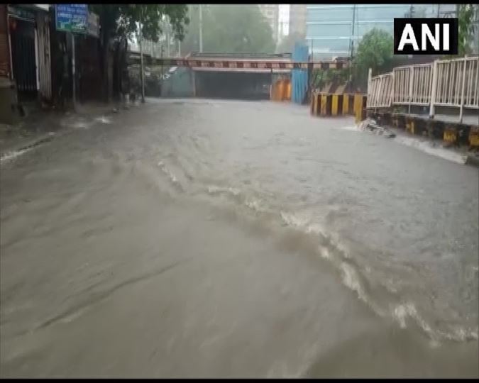 મુંબઈમાં ભારે વરસાદ : અનેક વિસ્તારોમાં પાણી ભરાયા, હવામાન વિભાગે એલર્ટ જારી કર્યું