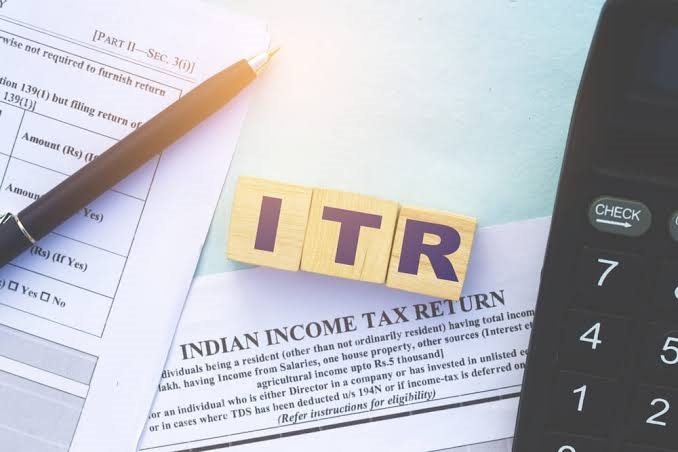 શું તમે ITR ફાઇલ કરવાના આ 8 મોટા ફાયદા જાણો છો? ટેક્સ બચાવવાથી લઈને સરળ લોન મેળવવા સુધી, બધું જ