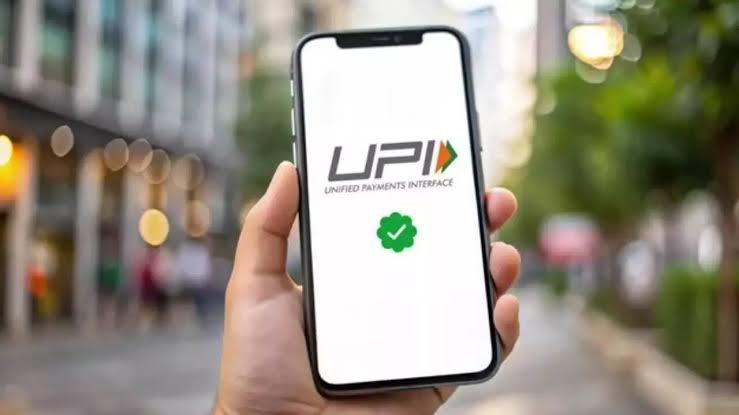 UPI થી લઈને સ્પીડ પોસ્ટ સુધી, આજથી ઘણા મોટા નિયમો બદલાઈ ગયા છે, જેમાં ટ્રેન ટિકિટ બુક કરવાના નિ