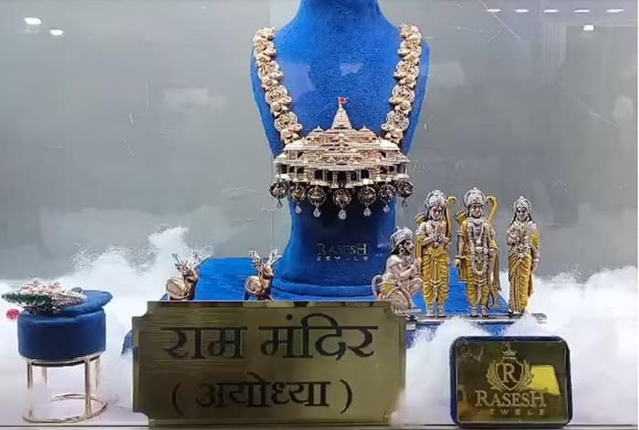 Video: સુરતના હીરાના વેપારીએ રામ મંદિરની થીમ પર તૈયાર કર્યો અનોખો હાર, જાણો શું છે વિશેષતા