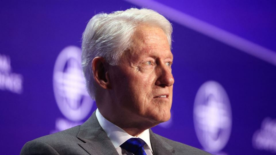 Bill Clinton: અમેરિકાના પૂર્વ રાષ્ટ્રપતિ બિલ ક્લિન્ટનને હૉસ્પિટલમાં દાખલ કરાયા, જાણો કેવું છે સ