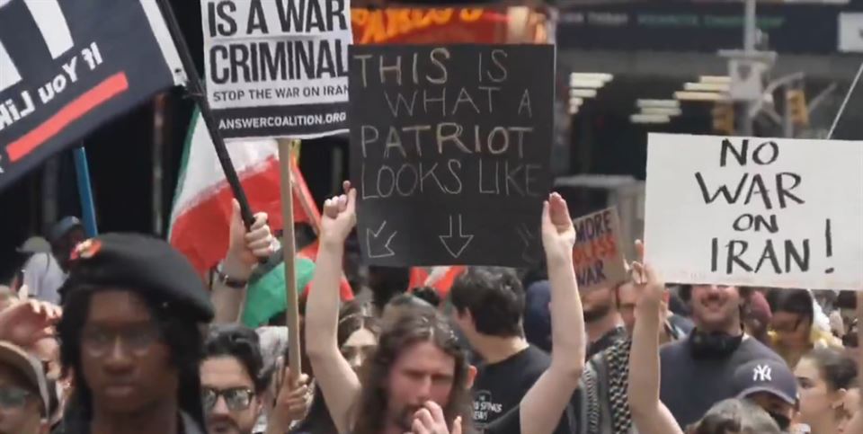 Anti Trump Protests In America:: ટ્રમ્પ વિરુદ્ધ અમેરિકામાં વિરોધ પ્રદર્શન, ન્યૂયોર્કના રસ્તા પર