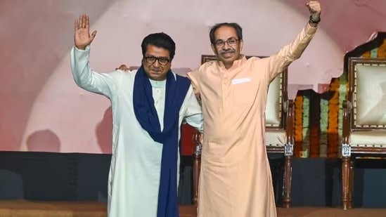 Maharashtra Politics: મરાઠી માણુસનું શક્તિ પ્રદર્શન: 20 વર્ષ બાદ એક મંચ પર ગળે મળ્યા ઉદ્ધવ-રાજ,