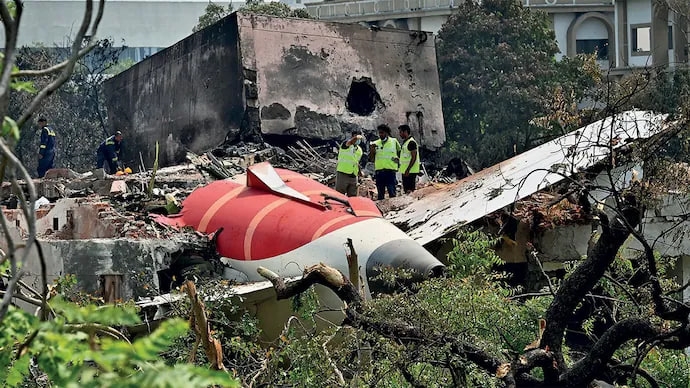 Ahmedabad Plane Crash: અમદાવાદ વિમાન દુર્ઘટનાના બાદ એર ઈન્ડિયાના કેટલા પાયલટ્સ સિક લીવ પર ઉતરી
