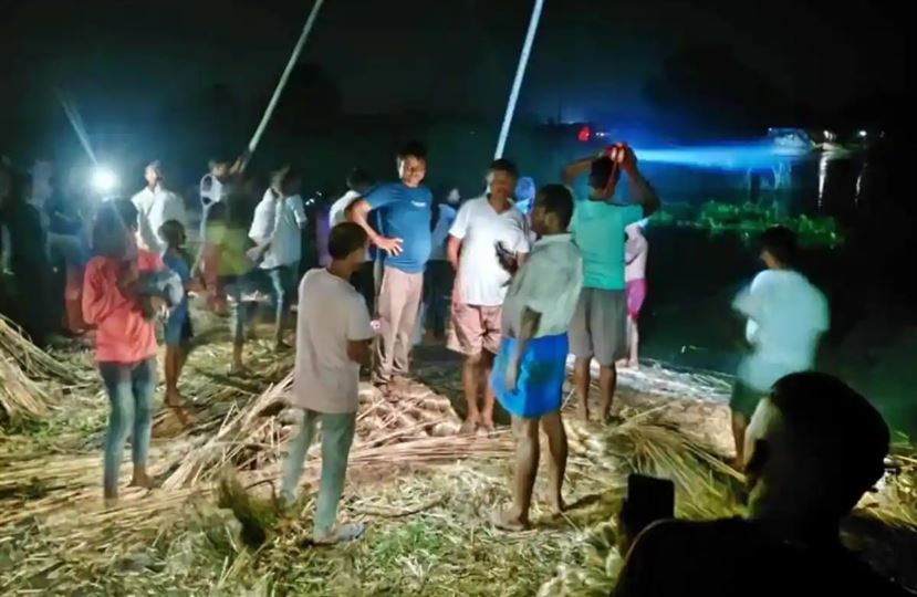 મોટો અકસ્માત! 22 લોકોથી ભરેલી નાવ પલટી; 13 લોકોને સુરક્ષિત બચવાયા, 8 લોકો હજી પણ ગુમ