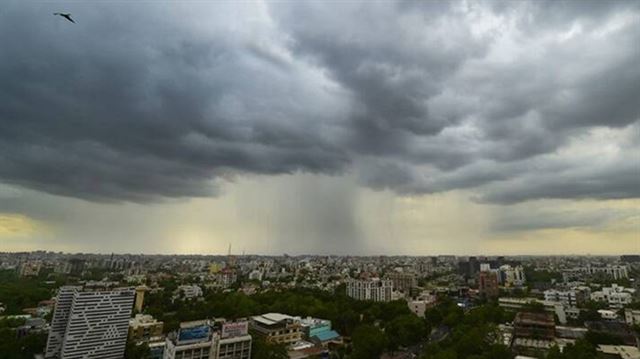 મેઘ આ રે.. મેઘ આ રે..! દક્ષિણ ગુજરાતમાં કોઈ પણ સમયે મેઘરાજા આવી શકે છે; અનેક વિસ્તારોમાં વરસાદન