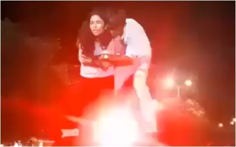 Video: રાજસ્થાનમાં એક કપલે જાહેરમાં પોલીસની સામે કર્યો એવો ડ્રામા, કે લોકો ચીડાયા, 'આ જલ્દી બંધ
