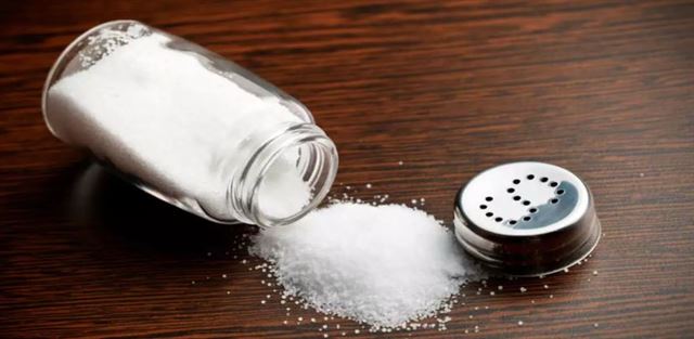 સ્વાદના ચક્કરમાં વધારે માત્રામાં મીઠાનું સેવન કરનારા ભારતીયો ઍલર્ટ! આપી રહ્યાં છો હાર્ટ એટેકને 