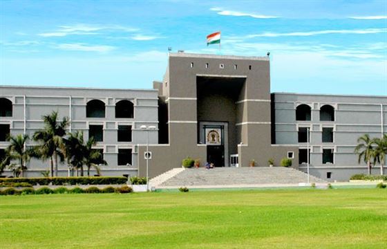 અમદાવાદના ચંડોળા તળાવ વિસ્તારમાં બુલડોઝર કાર્યવાહી પર રોક લગાવવાનો હાઇકોર્ટનો ઇનકાર