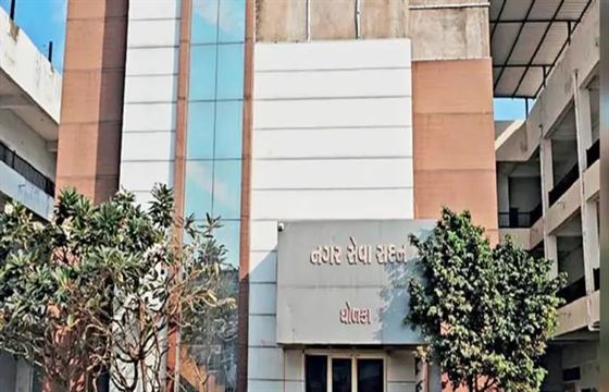 ભાજપમાં ભડકો? ધોળકા નગરપાલિકાના 11 કાઉન્સિલરોએ રાજીનામાં આપી દીધા, તો બીજી તરફ અમદાવાદના સાંસદે