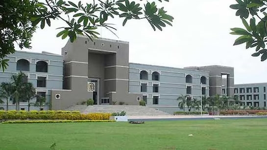 Gujarat High Court Bomb threat: વડોદરામાં એક શાળાને બોંબથી ઉડાવી દેવાની ધમકી બાદ, ગુજરાત હાઇકોર