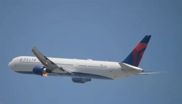 Delta Airlines: ટેકઓફ દરમિયાન જ ફ્લાઇટના એન્જિનમાં લાગી ગઈ આગ, કરવી પડી ઈમરજન્સી લેન્ડિંગ; જુઓ 