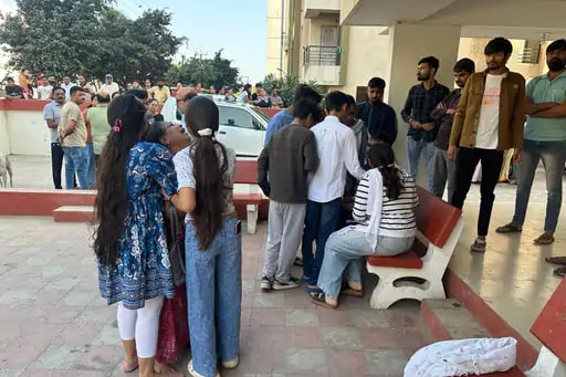 રાજકોટમાં ખૂની ખેલ ખેલાયો, પતિએ પત્નીને ગોળી મારી અને પછી...