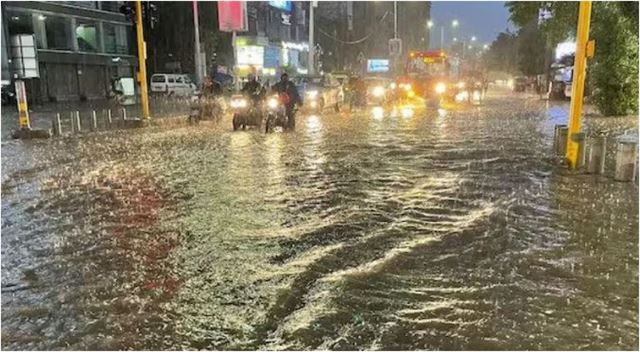 લાખો સૂરતીઓ પૂરગ્રસ્ત, સુરત મનપાએ ખાડી ખાતે ખર્ચેલા નાણા વરસાદના પાણીમાં ધોવાઈ ગયા ... 40 કરોડ 