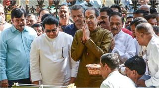 બીજેપીથી ડરેલા ઠાકરે બંધુઓ ૨૦ વર્ષે એક સાથે! કહ્યું -  મુંબઈ અમારા ઝઘડાથી મોટું, મુંબઈનો મેયર મ