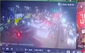 દિલ્હી બ્લાસ્ટનો ભયંકર નજારો થયો આ સીસીટીવીમાં કેદ, જુઓ કાળજું કંપાવતો વિડિયો