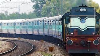 Railways : ટ્રેનમાં ભૂલથી પણ ન લઇ જતાં આ ચાર વસ્તુઓ, નહીં તો પહોંચી જશો સીધા જેલમાં!