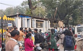 ફરી ગુજરાતની આ પાંચ કોર્ટને મળ્યો બોમ્બથી ઉડાવવાનો મેઈલ, તાત્કાલિક આ પગલાં લેવાયા! જાણો શું છે 