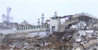 દિલ્હીમાં મસ્જિદ પાસે બુલડોઝર એકશનમાં આવતાં થયો હોબાળો, 10 જેટલાં પથ્થરમારોની અટકાયત! જાણો સમગ્