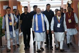 ભાજપની વર્કશોપમાં પીએમ મોદીએ કર્યું એવું કામ કે વાયરલ તસ્વીરો જોઈ લોકો આશ્ચર્યમાં મુકાયા! જાણો