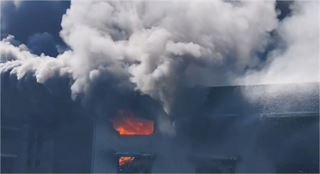 સુરતની આ ટેક્સ્ટાઈલ માર્કેટ આગની ઝપેટમાં! ૭ કલાકની મહેનત બાદ પણ કાબુમાં નથી આવી! જુઓ વિડિયો