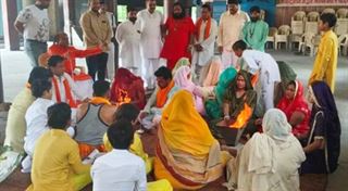 ઇન્દોરમાં 20 જેટલા મુસ્લિમોએ કરી ઘરવાપસી: અંજુમ બની આરતી, અબ્રાર બન્યો અભિષેક! હિંદુ ધર્મની આઝા