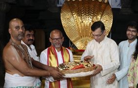 LSGના માલિક, સંજીવ ગોએનકાએ તિરુપતિ બાલાજી મંદિરમાં ચઢાવ્યું કરોડોનું સોનું, કિંમત જાણીને ચોંકી 