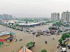 Gujarat Rain: સુરત, ભરુચ સહિત 6 જિલ્લાઓમાં રેડ એલર્ટ; 13 ઇંચ વરસાદથી સુરત પાણીમાં તરબોળ