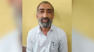 Government Muslim Teacher: દેવી-દેવતાઓની તસવીરો ફાડી અને સળગાવી, ધાર્મિક ભાવનાઓને દુભાવવ