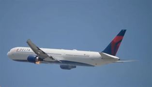 Delta Airlines: ટેકઓફ દરમિયાન જ ફ્લાઇટના એન્જિનમાં લાગી ગઈ આગ, કરવી પડી ઈમરજન્સી લેન્ડિંગ; જુઓ 