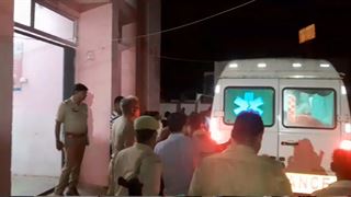 Awsaneshwar Mahadev Temple Stampede: કપિરાજને કારણે ઔસનેશ્વર મહાદેવના મંદિરમાં અફરાતફરી, 2 લોકો