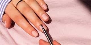 Manicure: 23 વર્ષીય યુવતીને મેનીક્યોર કરાવવાનું પડ્યું મોંઘું! નખથી આ ખતરનાક વાયરસ જતો રહ્યો અં