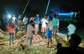 મોટો અકસ્માત! 22 લોકોથી ભરેલી નાવ પલટી; 13 લોકોને સુરક્ષિત બચવાયા, 8 લોકો હજી પણ ગુમ