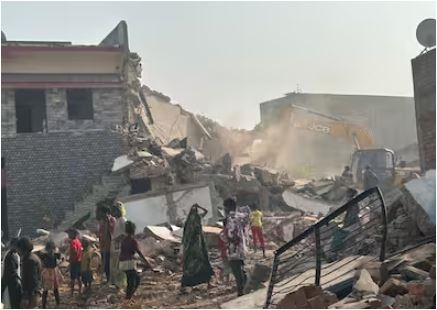 100થી વધુ રહેણાંક અને 5 કોમર્શિયલ બાંધકામો પર ડિમોલિશન