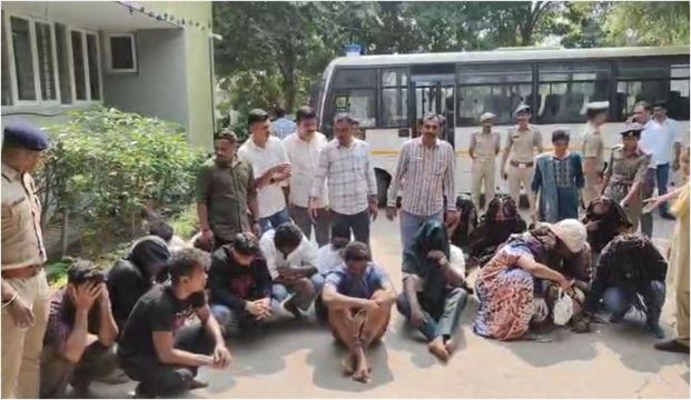 મોટી સંખ્યામાં વિદેશી નાગરિકોની હાજરી