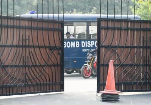 સ્કૂલ કેમ્પસમાં ખૂણે-ખૂણે સઘન ચેકિંગ