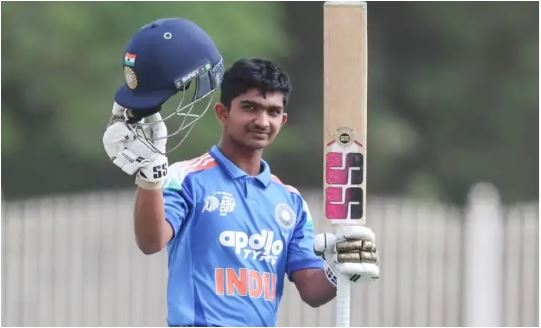 ઈનિંગ્સમાં સંપૂર્ણ 50 ઓવર રમ્યા