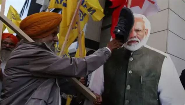 દૂતાવાસની બહાર ભીડ ઘટી રહી છે