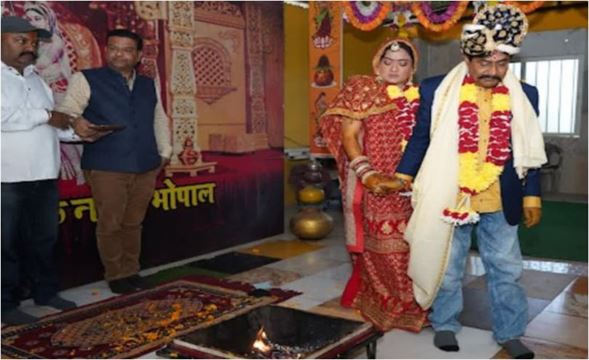 આર્ય સમાજ મંદિરમાં લગ્ન કર્યા