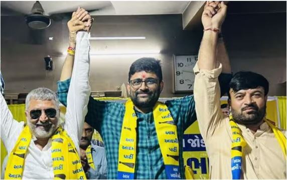 નવા રાજકીય વિકલ્પની શોધ