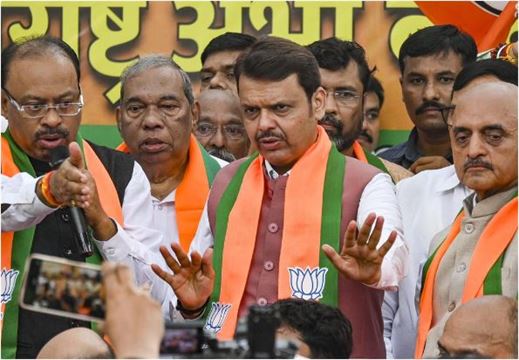 મહારાષ્ટ્રના રાજકારણમાં નવી દિશા