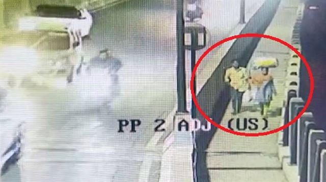 બાળકને ફૂટપાથ પર મુકી જતા માતા-પિતા દેખાયા