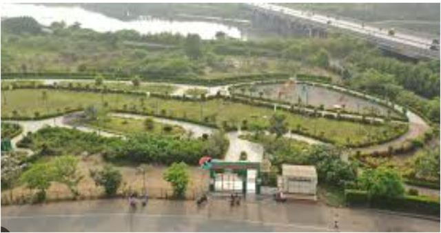 મનપા પાસે સમાધાન છે? 150 કરોડ ખર્ચે તાજેતરમાં લોકાર્પણ કરાયેલા બાયોડાયવર્સિટી પાર્કમાં ખાડીના પાણી ફરી વળ્યાં