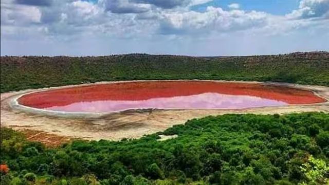 લોનાર તળાવ