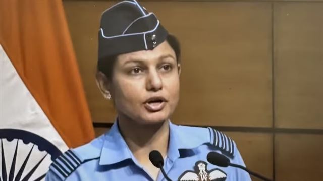 1998માં વ્યોમિકા સિંહ સ્નાતક થયા