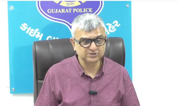 વૃદ્ધને મની લોન્ડ્રિંગમાં ફસાવવાની આપી હતી ધમકી