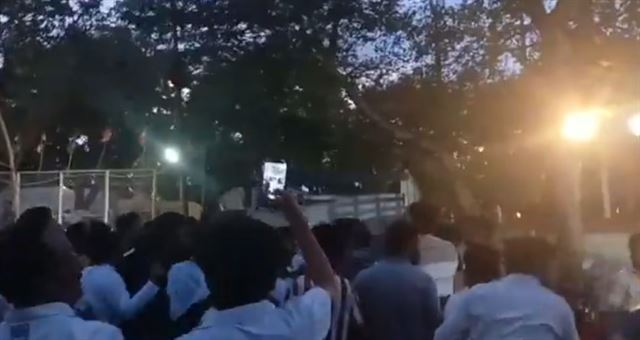 બંને પક્ષોએ પોલીસ સ્ટેશનમાં ફરિયાદ નોંધાવી